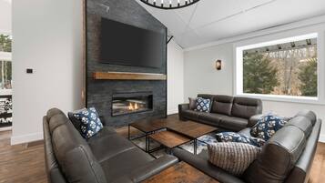 Fernseher, Kamin, Videospiele