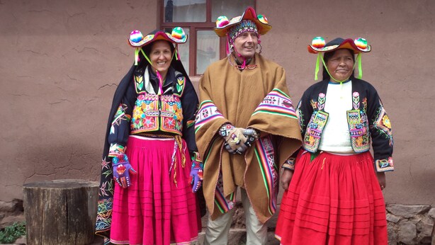 A traditional outfit with colorful embroidery and a red skirt. - SUMAQ WASI LLACHON casa de Juana  (Llachon)