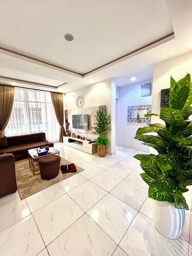 An open-plan condo with bedroom ensuite