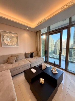 TV - Luxury 2BR |Burj View|Fully equipped|Top-Amenities (Dubai)