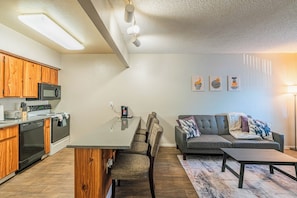 Interior - Comfy, Clean, Quiet, & Affordable! Heart of Tempe! (Tempe)