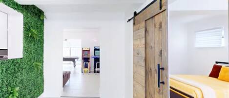 Bügeleisen/Bügelbrett, Internetzugang, Bettwäsche