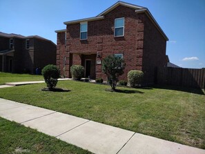 Exterior - Tranquil 4-bedroom house in vibrant Dallas (Dallas)