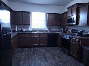 Private kitchen - Tranquil 4-bedroom house in vibrant Dallas (Dallas)