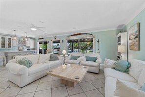 House | 3 bedrooms, desk, Internet - Waterfront Retreat With Pool Tiki Bar Boat Dock (Palm Coast)