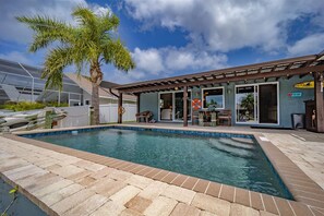 House - Waterfront Retreat With Pool Tiki Bar Boat Dock (Palm Coast)