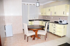Family Suite, Balcony, City View | Private kitchen | Mini-fridge - Konvine Boutique Hotel (Rwanda)