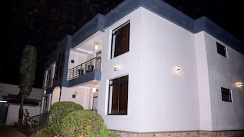 Fachada de la propiedad