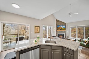 Interior - Cozy Cottage in Yonahlossee Racquet Club (Boone)