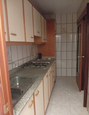 Private kitchen - Temporary house for rent 3 bedrooms (Santa rosa)
