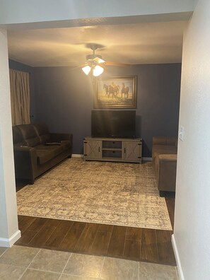 Interior - Spacious 7-bedroom farmhouse in peaceful Montgomery City with AC (Montgomery City)