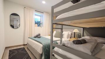 Iron/ironing board, WiFi, bed sheets