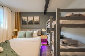 4 bedrooms, iron/ironing board, WiFi, bed sheets - Summit Home - The Ultimate Summit of Style for 12 (Tobyhanna)