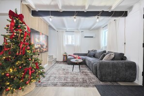 Living area - Summit Home - The Ultimate Summit of Style for 12 (Tobyhanna)