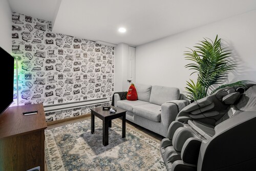 Summit Home - The Ultimate Summit of Style for 12