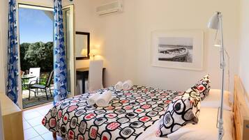 3 bedrooms, desk, iron/ironing board, travel crib