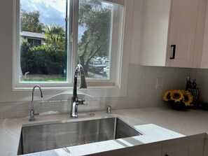 Interior - Updated 2-bedroom 2-bath near Beach and Downtown. AC and EV Charging (Santa Barbara)