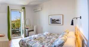 3 quartos, ferros/tábuas de passar roupa, berço de viagem