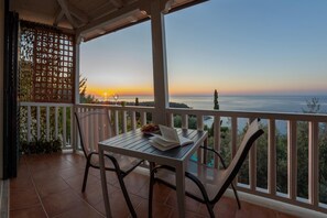 Outdoor dining - Villa Isola Bella - Agios Nikitas Nature Villas (Lefkada)