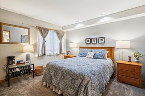 Unclassified image, 4 of 19, button - Ski-in queen hotel room with pool, hot tub, and Wi-Fi. (Killington)