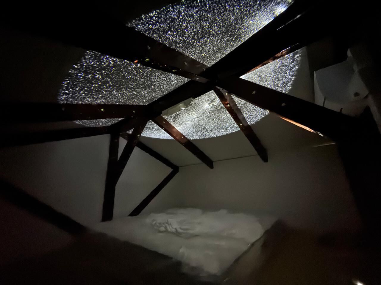 Iron/ironing board, Internet, bed sheets