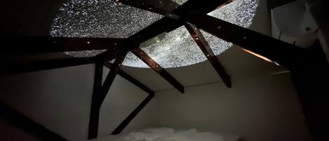 Iron/ironing board, Internet, bed sheets