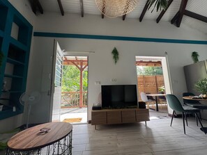 Interior - jacuzzi-apartment- spacious- 6 persons -air-conditioned -not overlooked MQ (Gros-Morne)