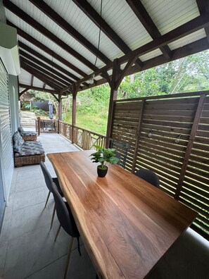 Outdoor dining - jacuzzi-apartment- spacious- 6 persons -air-conditioned -not overlooked MQ (Gros-Morne)