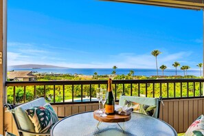 Outdoor dining - Luxurious Wailea Oceanview Resort Vistas (Kihei)