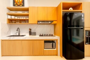 Private kitchen - Stylish 3BR Villa La Greesa by OriVista (Canggu)