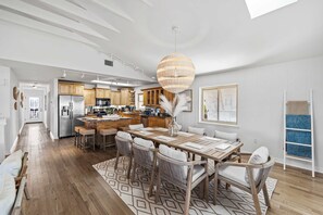 Room - Oceanfront Steps to Sand Deck Pets Welcome (Palm Coast)