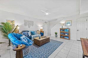 Room - Oceanfront Steps to Sand Deck Pets Welcome (Palm Coast)