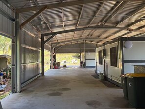 Living area - Sunshine Gardens FarmStay (South Mission Beach)