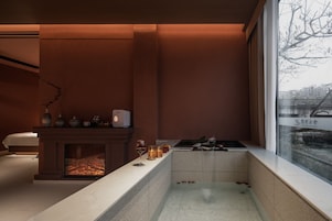 Minibar, decoración personalizada, muebles diferentes y wifi gratis 