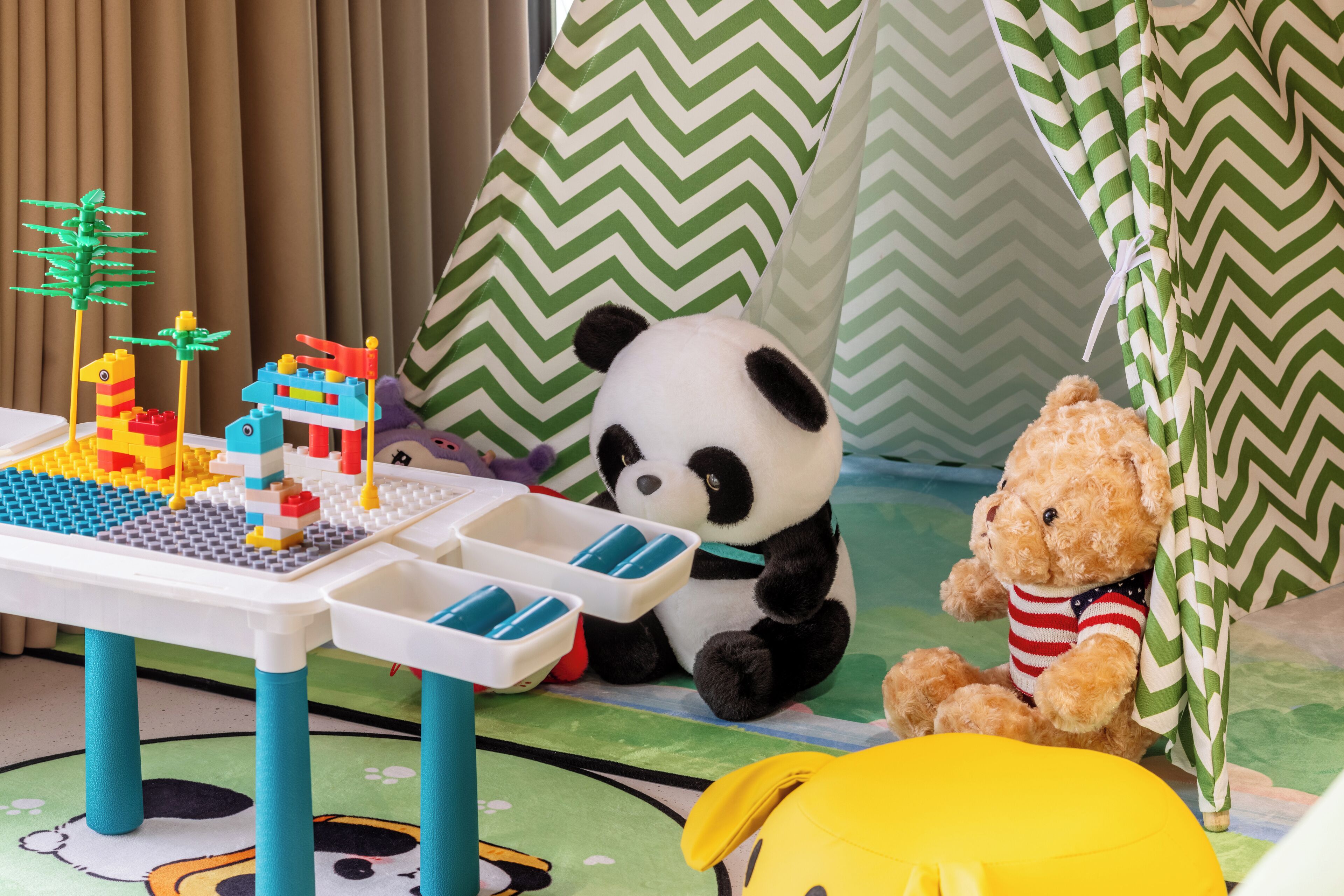 Familie suite, uitzicht op rivier | Een minibar, individueel gedecoreerd, individueel gemeubileerd