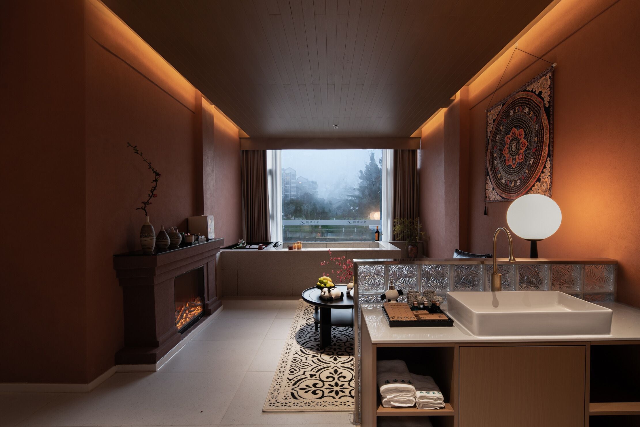 Superior Suite, River View | Bathroom | Free toiletries, hair dryer, bathrobes, towels