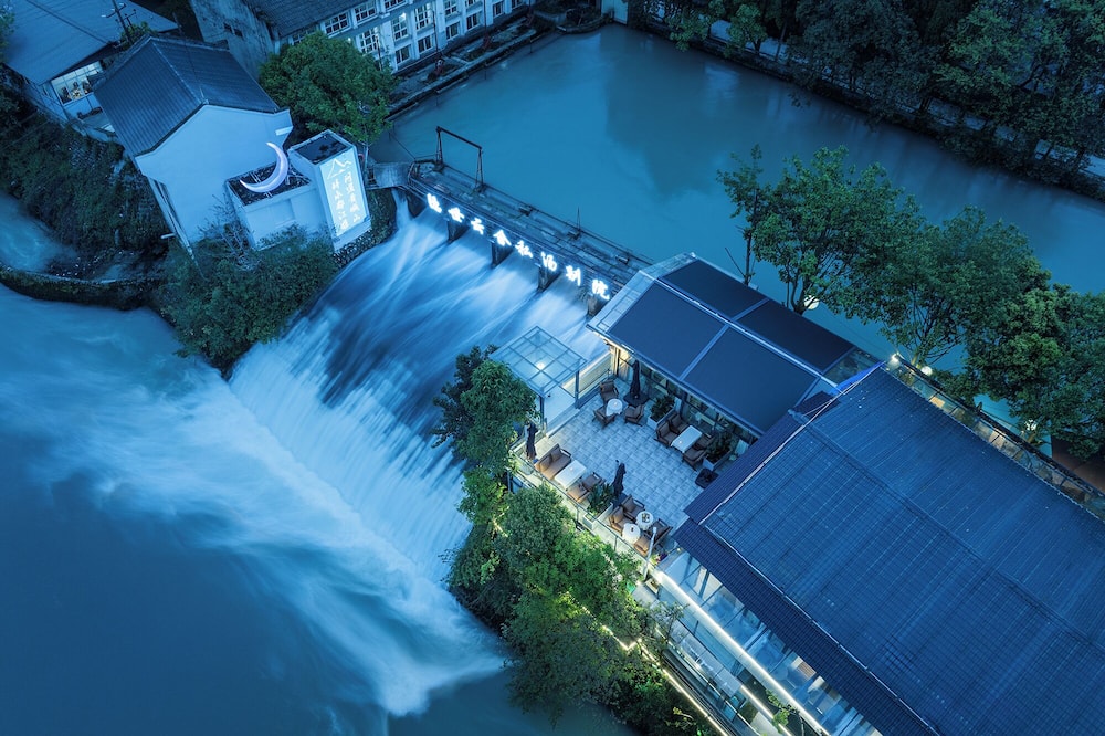 Dujiangyan Private Hot Spring Villa
