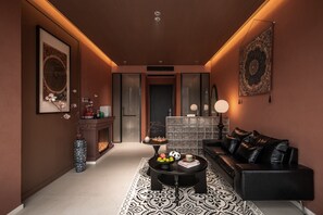 Romantische suite, uitzicht op rivier | Een minibar, individueel gedecoreerd, individueel gemeubileerd