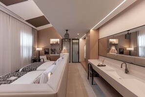 Chambre Supérieure avec lits jumeaux, vue ville | Coin séjour