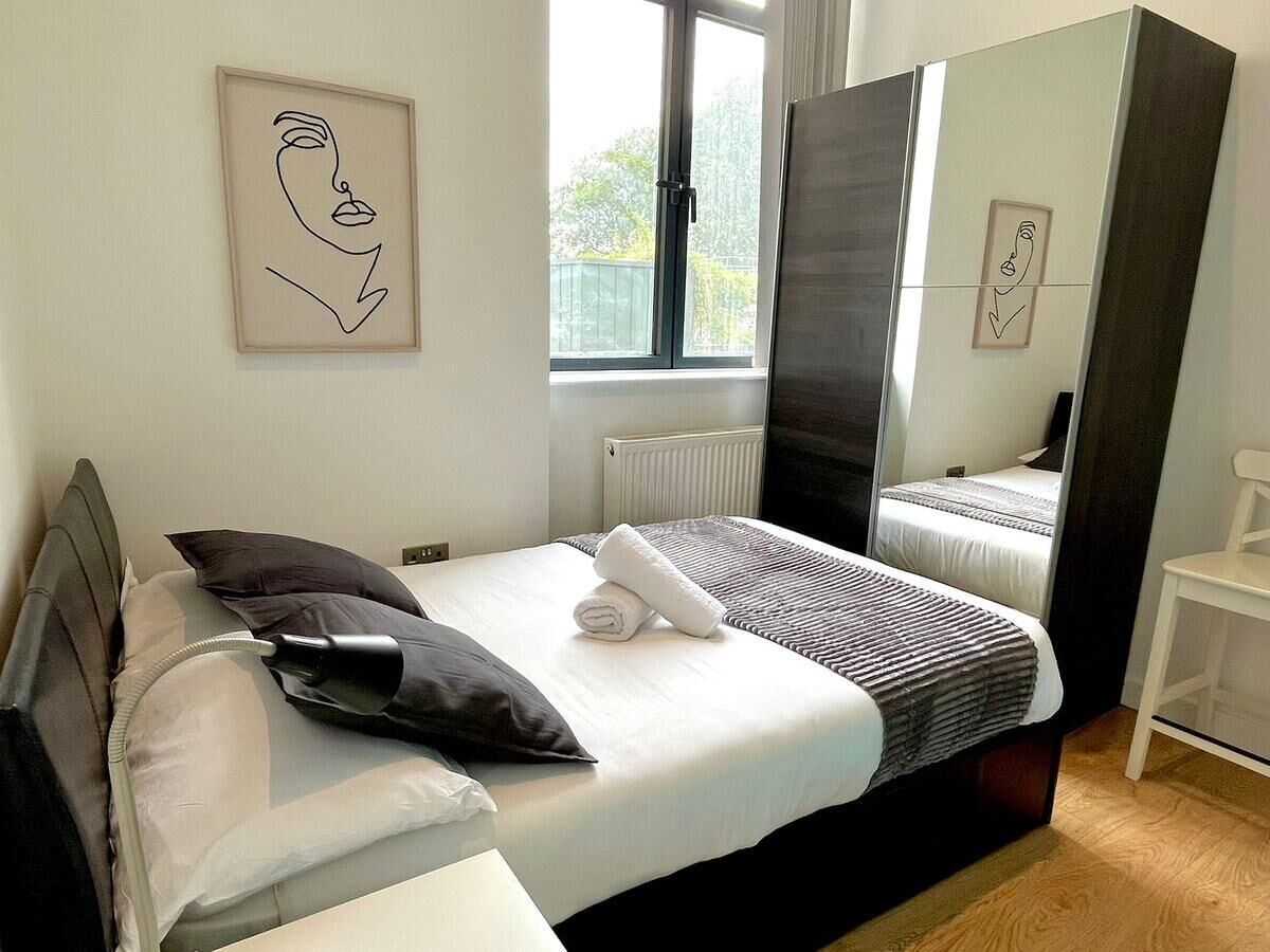 Silitysrauta/-lauta, ilmainen Wi-Fi, vuodevaatteet