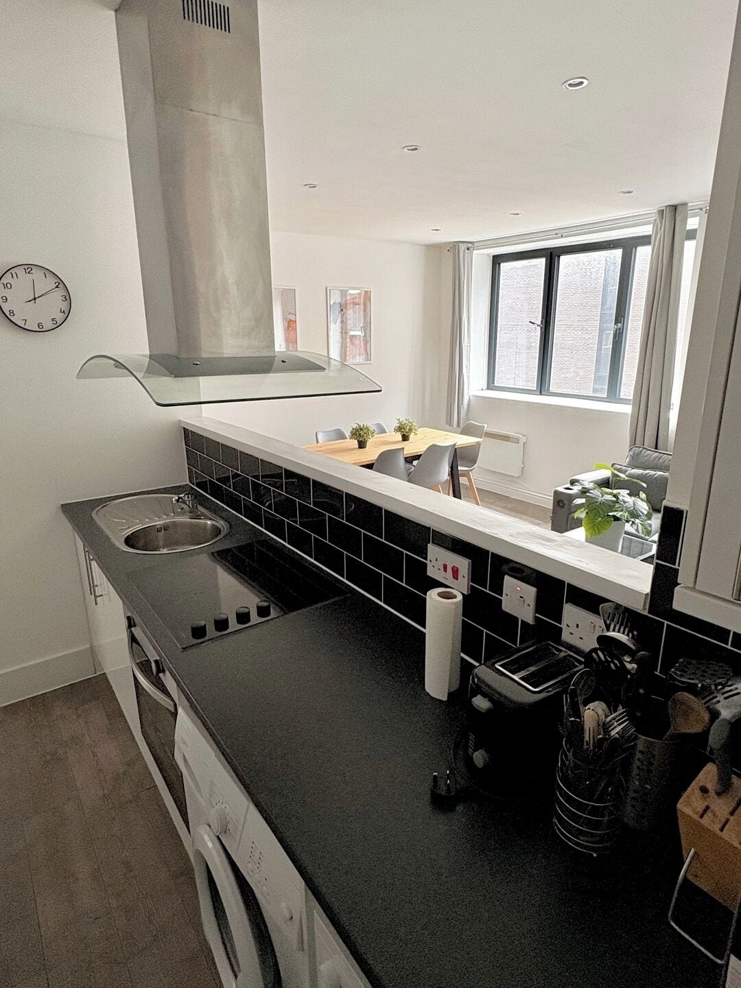 冷蔵庫、調理器具と食器