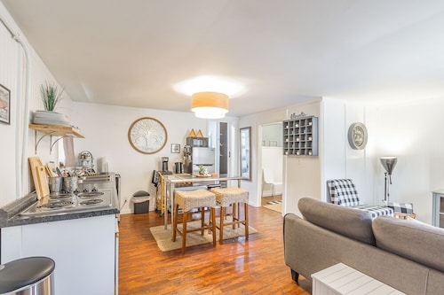 Enjoyable 1-bedroom cottage with AC in charming Chattanooga