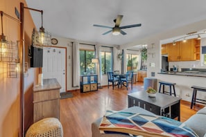 تلفزيون ذكي، مدفأة، كُتُب