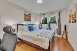 2 عدّة غرف نوم ومكتب وواي فاي مجانًا وملاءات أسرّة