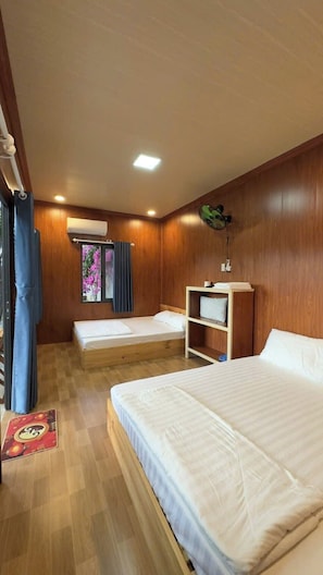 Habitación cuádruple | Wifi gratis y ropa de cama