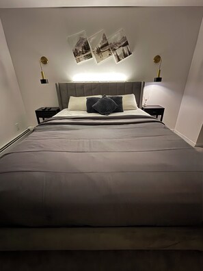 Iron/ironing board, WiFi - Urban Luxury with Everyday Comfort (Calgary)