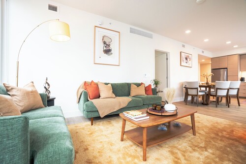 
A Downtown Escape • green and light-full  2BR/2BA + Balcony