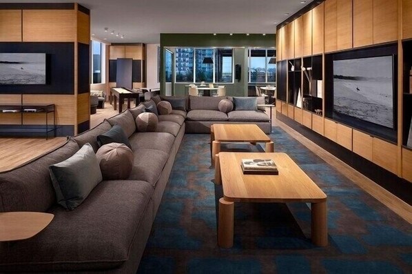 Smart TV, computer monitors -
A Downtown Escape • green and light-full 2BR/2BA + Balcony (San Diego)