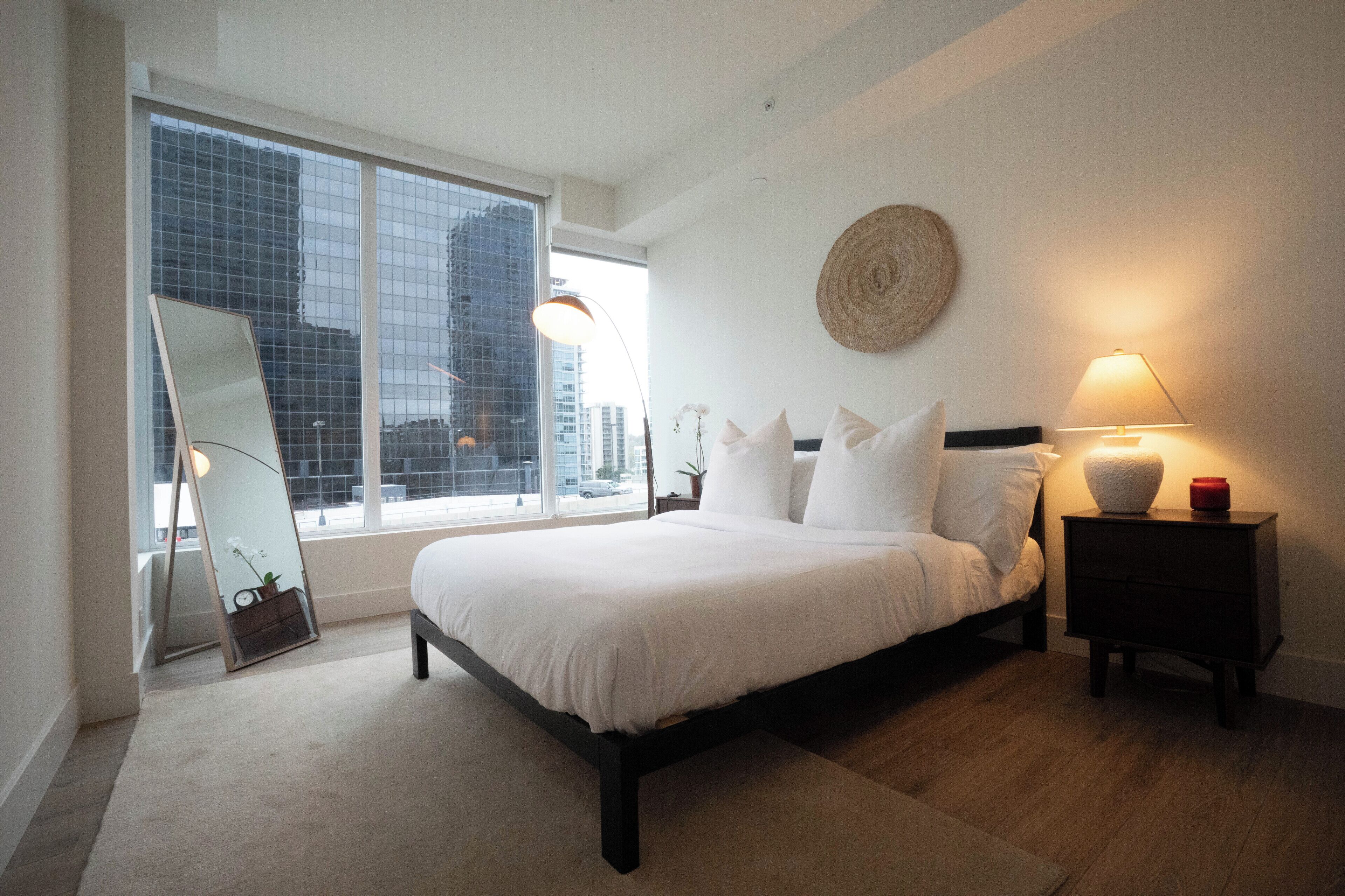 2 habitaciones, escritorio, tabla de planchar con plancha y wifi gratis 