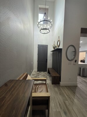 Interior - Modern Luxury Townhouse – 3-Suite Retreat (Mesa)